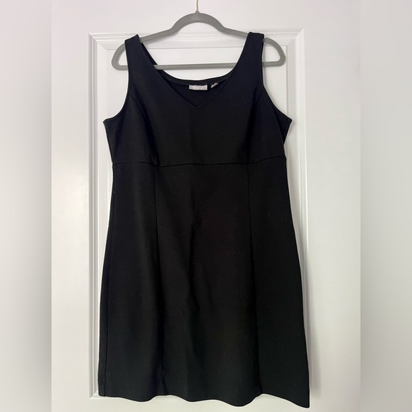 New York & Company Dresses & Skirts - NY&Company Black Shift Dress (14) 👗